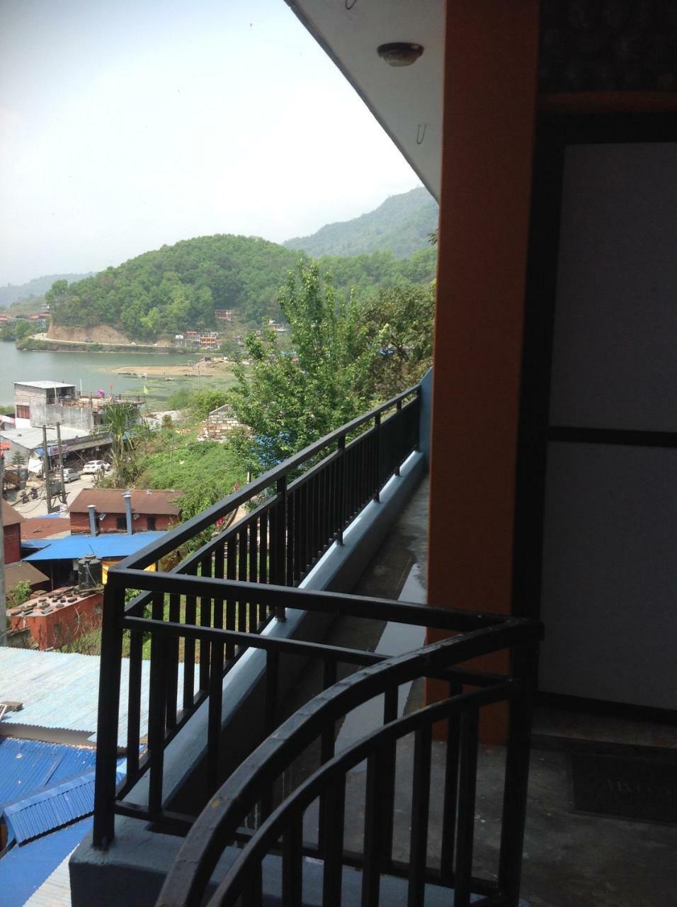 Hotel Direction Pokhara Bagian luar foto