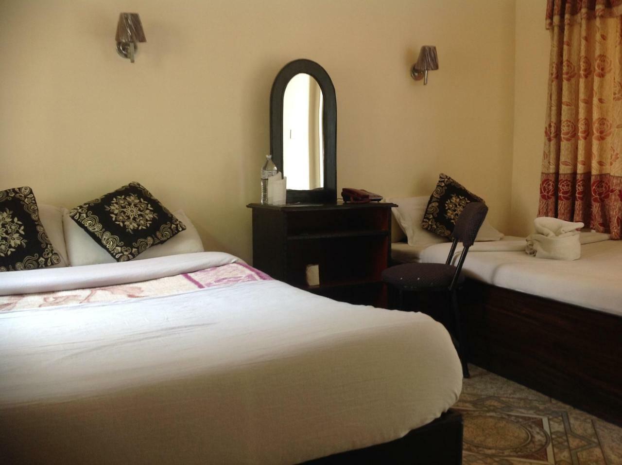Hotel Direction Pokhara Bagian luar foto