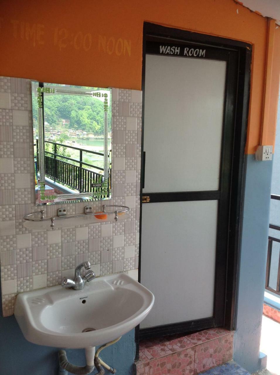 Hotel Direction Pokhara Bagian luar foto