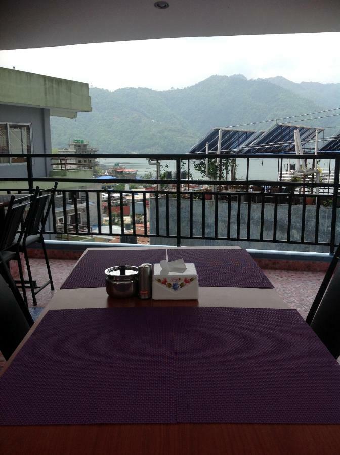 Hotel Direction Pokhara Bagian luar foto