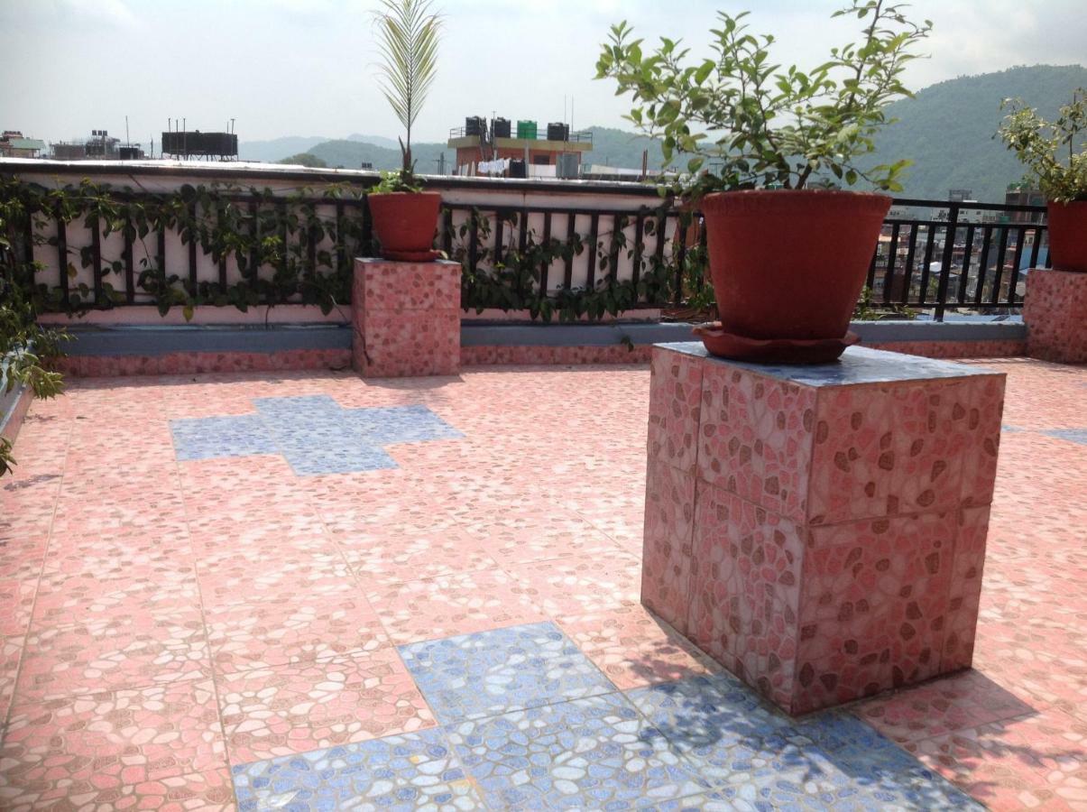 Hotel Direction Pokhara Bagian luar foto