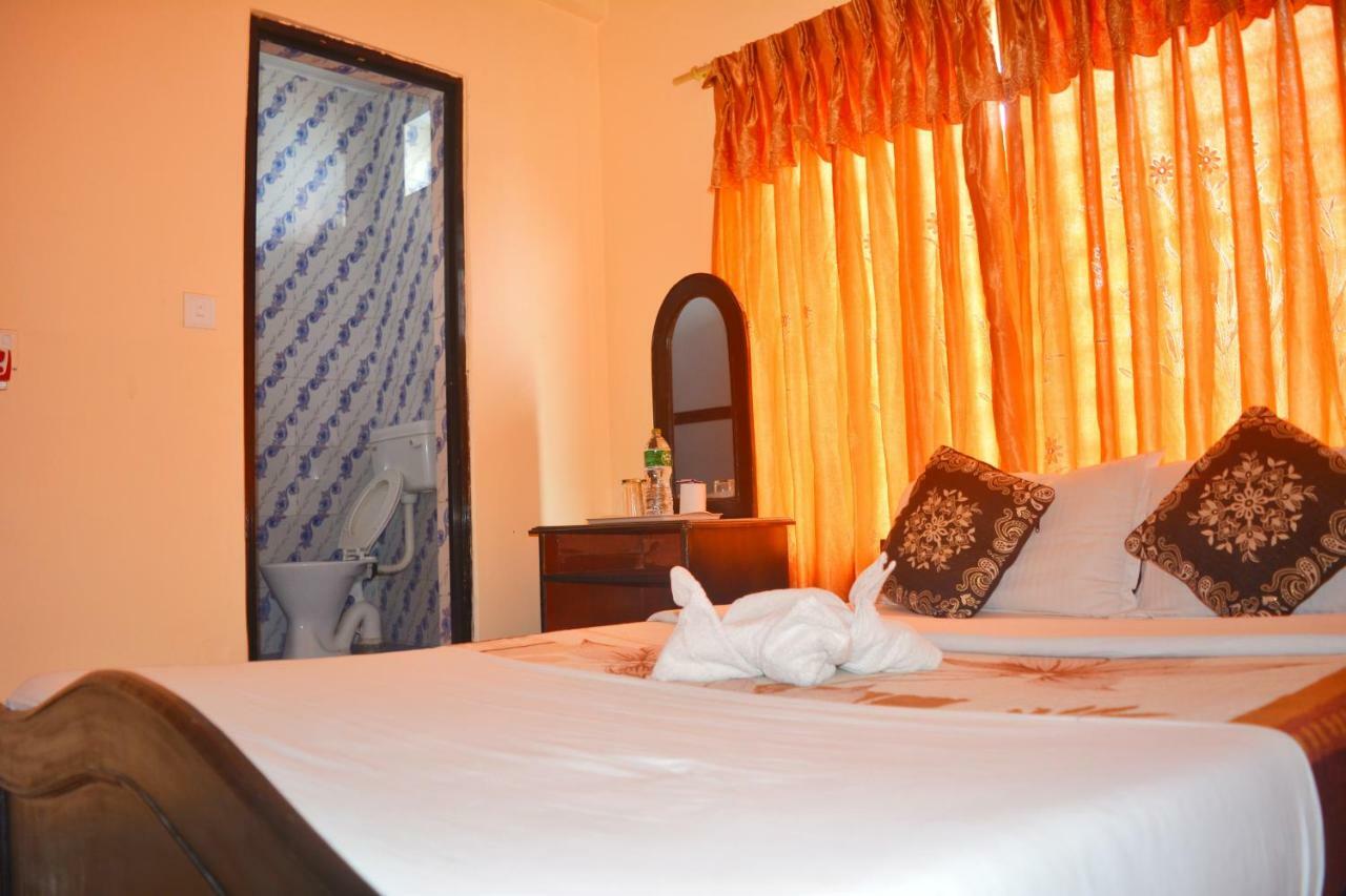 Hotel Direction Pokhara Bagian luar foto