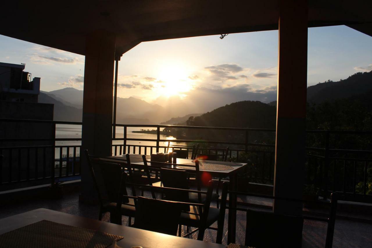 Hotel Direction Pokhara Bagian luar foto