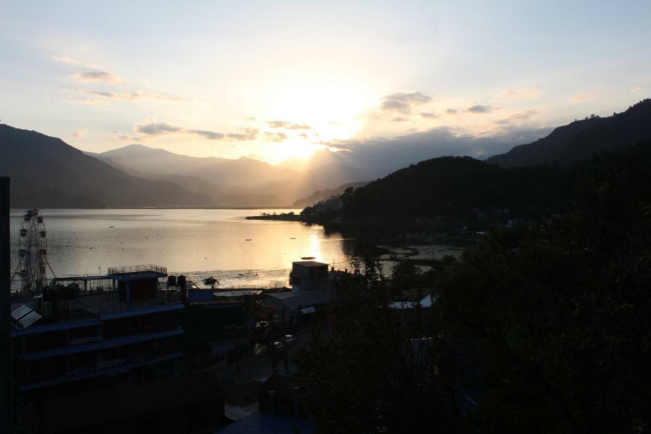 Hotel Direction Pokhara Bagian luar foto