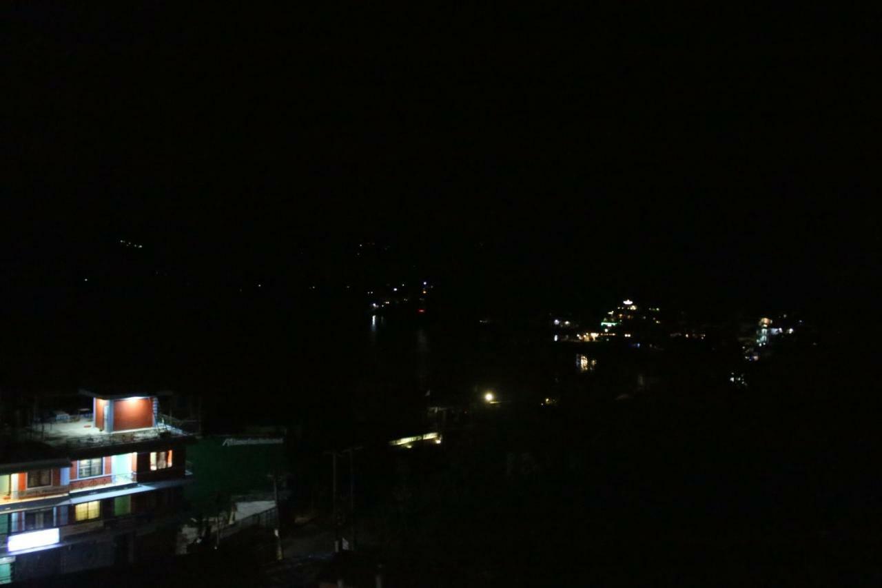 Hotel Direction Pokhara Bagian luar foto