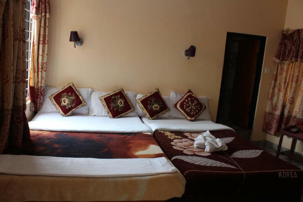 Hotel Direction Pokhara Bagian luar foto