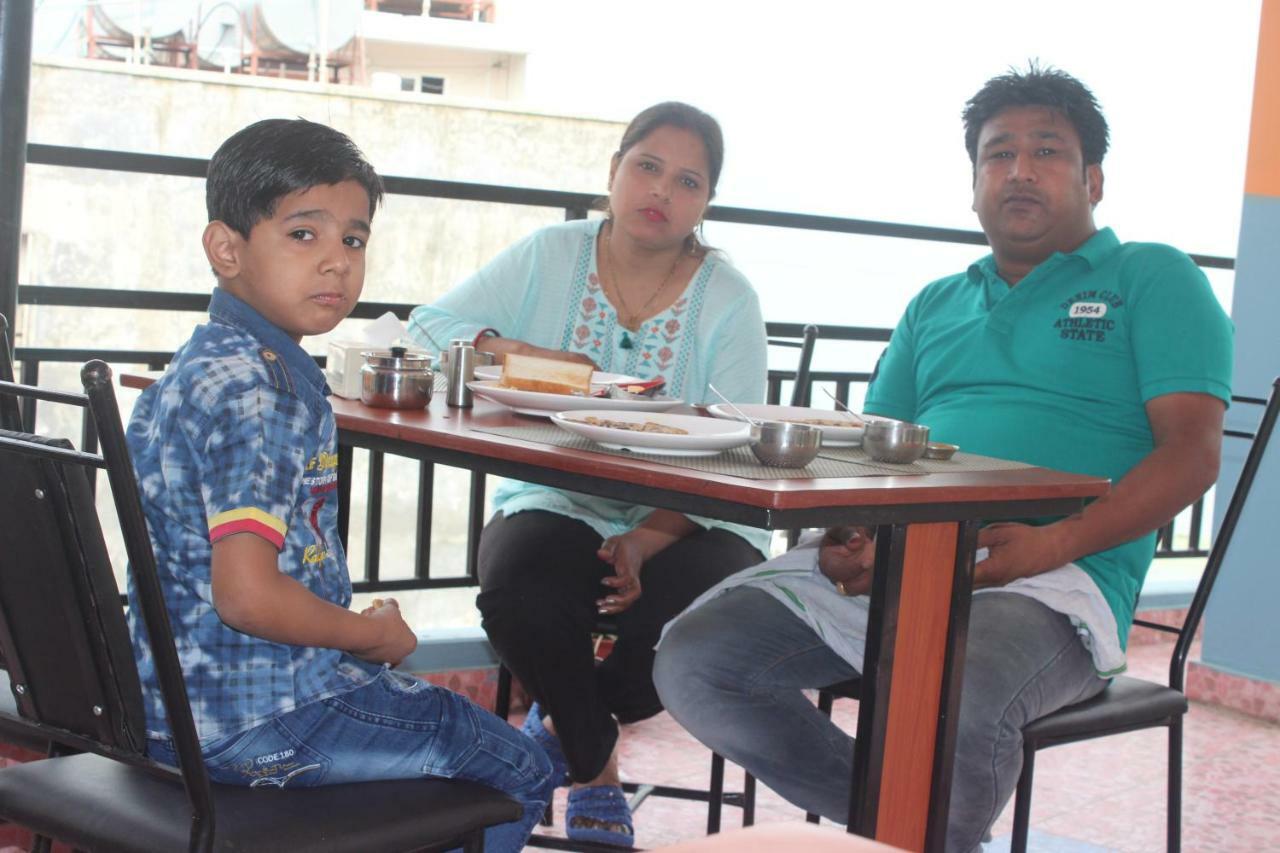 Hotel Direction Pokhara Bagian luar foto