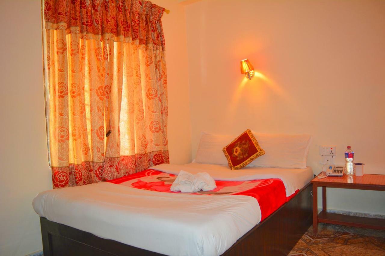 Hotel Direction Pokhara Bagian luar foto